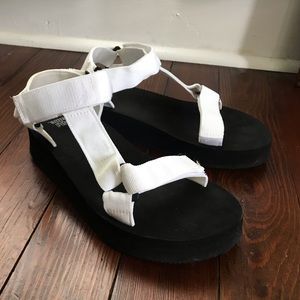 WILD FABLE Women’s Platform Sandal